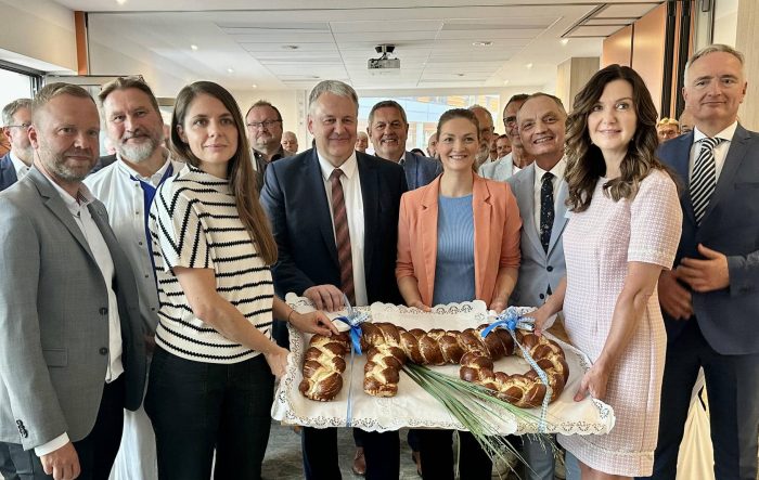 Frontal Aufnahme Schluesselveragbe St.Anna Krankenhaus {{brizy_dc_image_alt imageSrc=